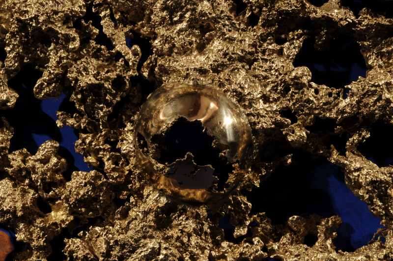 Particolare Terra e fuoco, legno e bronzo, 2008, 97 x 95 cm