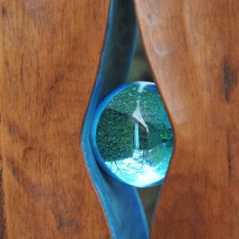 Particolare di Life Spring, legno e vetro, 2012, altezza 180 cm