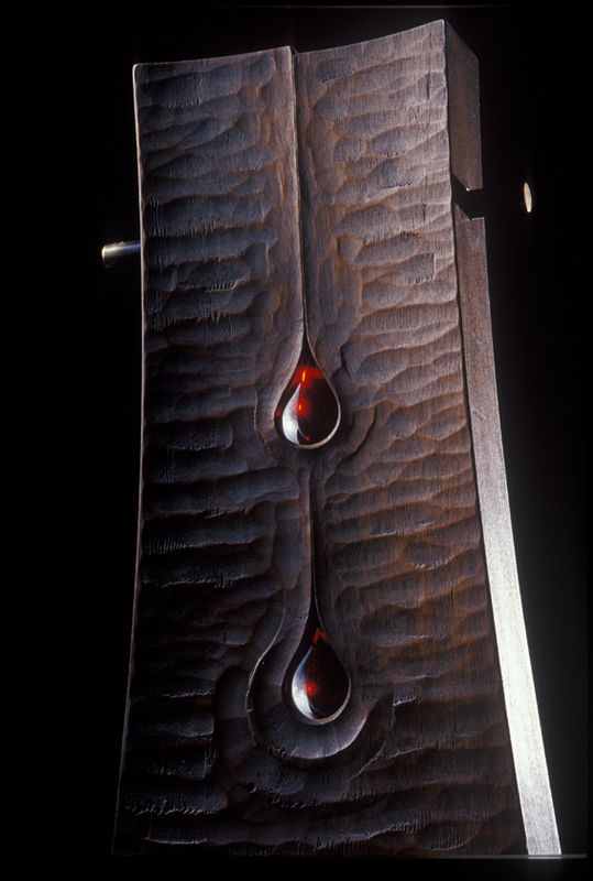 Essenza rossa, legno, vetro e bronzo, anni '90, altezza 75 cm